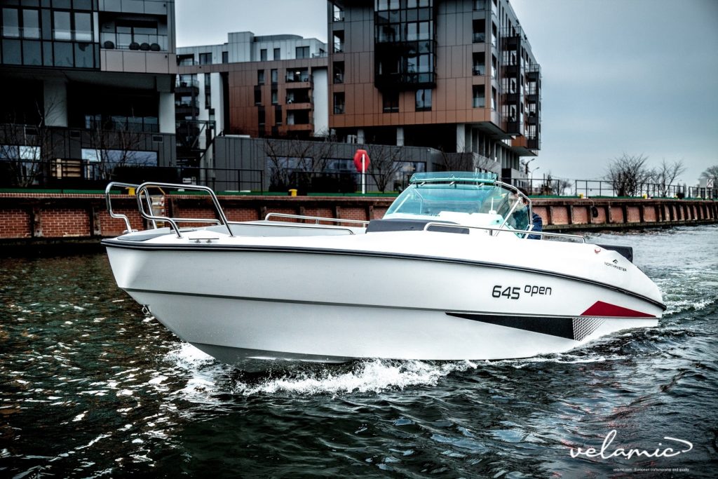 Stile Scandinavo con barche a motore Northmaster Boats